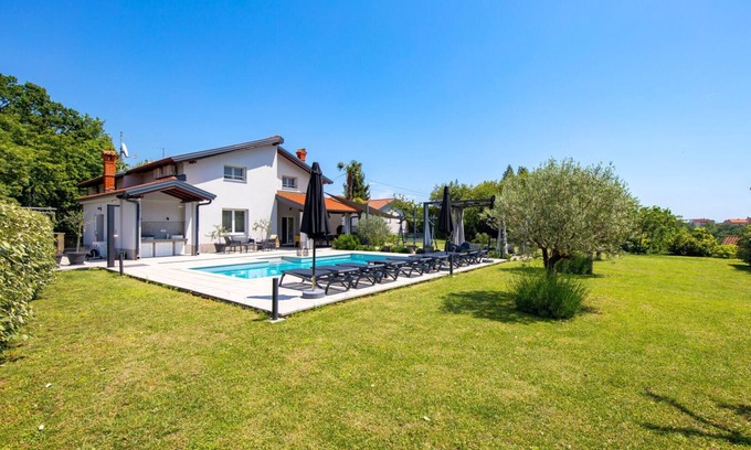 Mihotici Villa | Villa Sušanj by Villas Guide