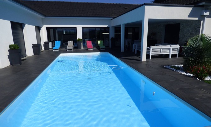 Poey-de-Lescar Maison | villa neuve moderne avec piscine chauffée , 6 à 8 personnes