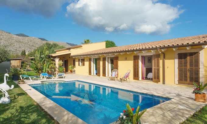 Pollensa Villa | Villa moderne avec une touche rustique avec piscine près de la ville