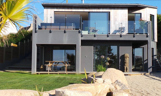 Plouarzel Villa | Villa d'architecte avec SPA et vue imprenable sur la mer d'Iroise.