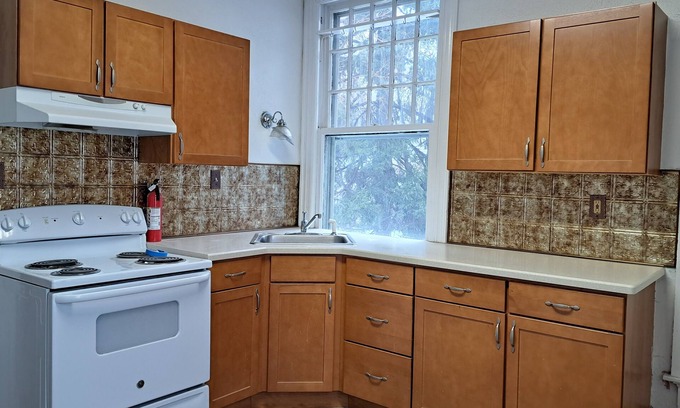 Scranton Maison | Modern w historic charm 5-bedroom Remodeled Home in Scranton