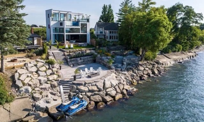 Niagara-on-the-Lake Maison | Modern Waterfront House - Custom Built!