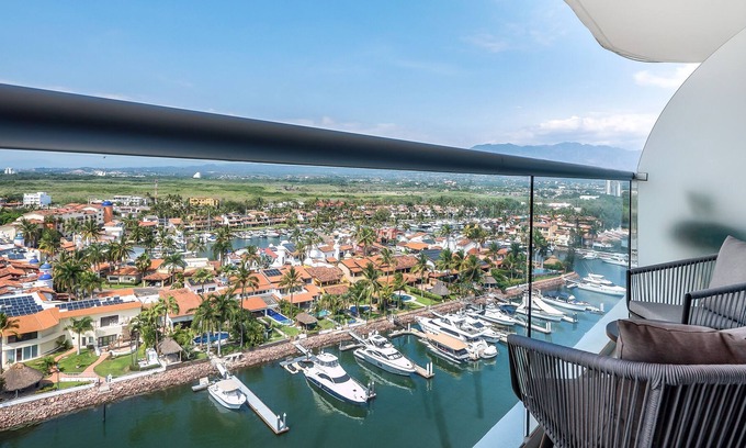 Isla Iguana Appartement | Modern, water & mountain view condo with huge balcony, rooftop pool, gym, & spa