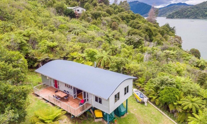 Nydia Bay Maison | Accueil Waterfront moderne loin de la maison avec vue