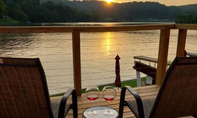 Waverly Appartement | Modern Waterfront Apt Lake White