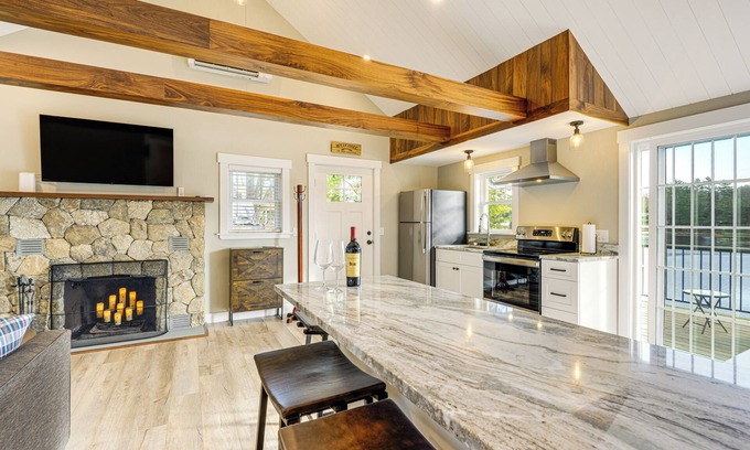 Winchendon Maison | Modern Waterfront Gem w/ Dock on Lake Monomonac