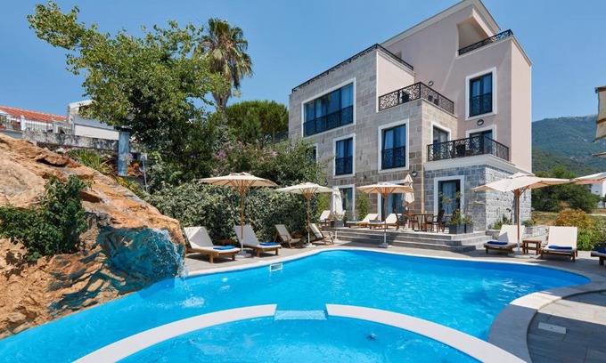 Donja Lastva Appartement | Moderna Luxury Apartments with HEATED pool