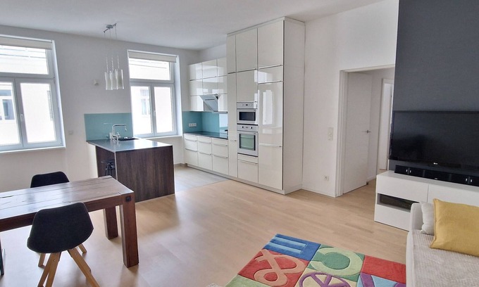 Weißgerber Appartement | Moderne Altbauwohnung in Zentraler Hofruhelage!