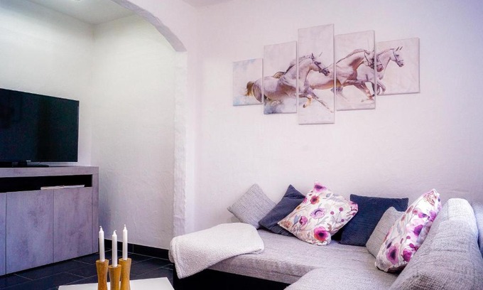Munstermaifeld Appartement | Moderne Ferienwohnung Black Beauty auf idyllischem Reiterhof nähe Burg Eltz