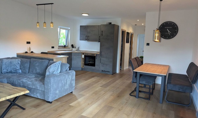 Glindfeld Appartement | Moderne Ferienwohnung, wo Komfort auf Technologie Trifft! Neu ab August 2024