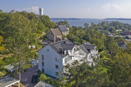 Lietzow Appartement | moderne Ferienwohnung mit Balkon, Meerblick - Ferienresidenz Zwei BoddenFeWo 1-5