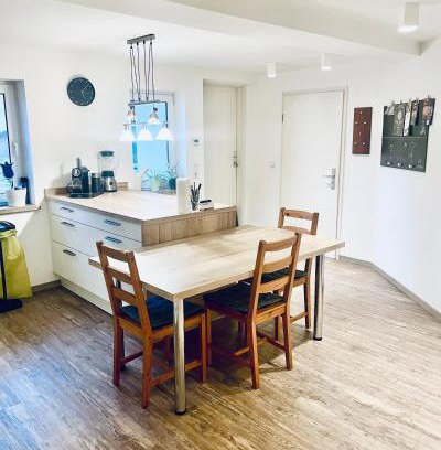 Stadtilm Maison | Moderne Wohnung mit großer Küche und Bad