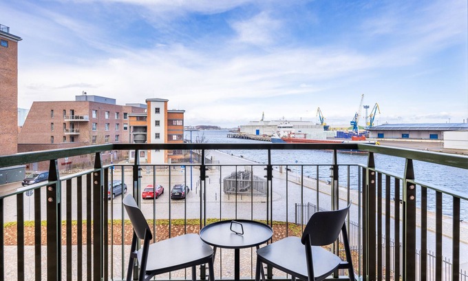 Wismar Appartement | Modernes Apartment in Toplage mit Balkon und Schönem Blick auf den Alten Hafen