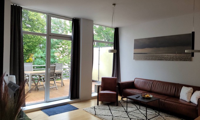 Dresden Appartement | Modernes Loft mit Großer Terrasse und Zwei Kostenlosen Parkplätzen