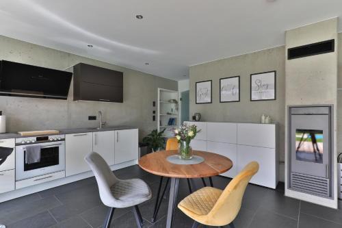 Gersthofen Appartement | Modernes Studio-Apartment - Gartenblick