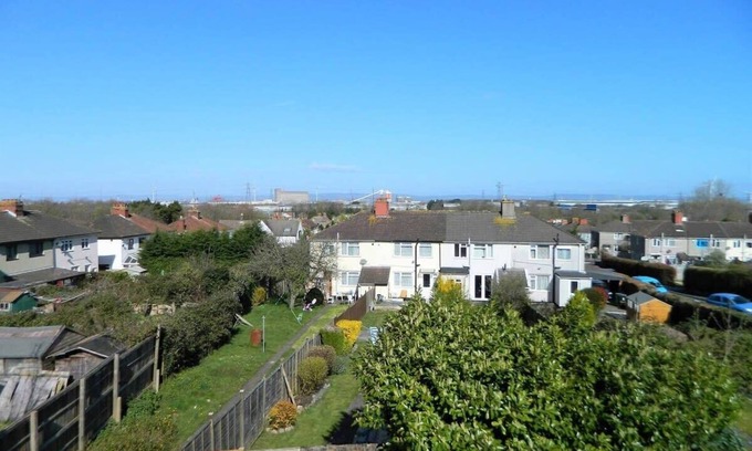 Severn Beach Maison | Modernised and spacious family home.