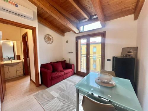 Certosa Appartement | Moderno con Design caldo e accogliente, con parcheggio gratuito e balcone privato, vicino a Fiere, Eventi e Concerti
