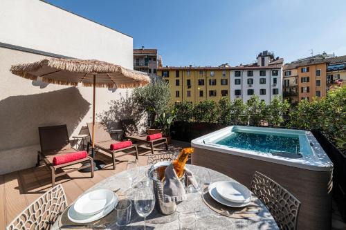 Milan Appartement | Modigliani terrace jacuzzi Golden House