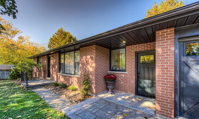 Elora Maison | Modish 2 bedroom retreat-one block from Elora's vibrant & bustling downtown core