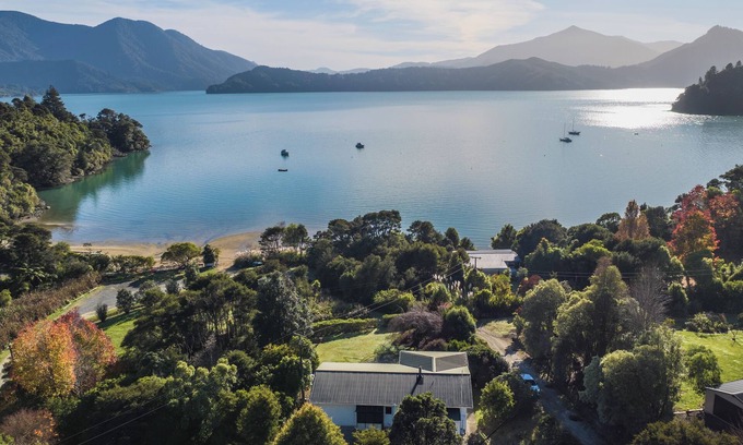 Moetapu Bay Maison | Moetapu Magic - Marlborough Sounds Holiday Home