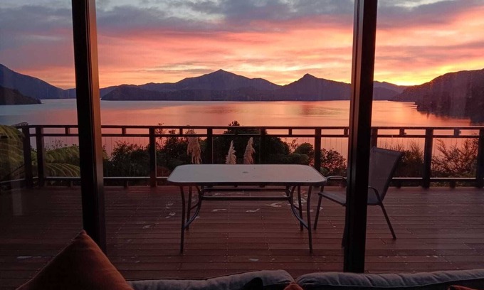 Moetapu Bay Maison | Moetapu Scenic Retreat - Luxury Haven for Couples