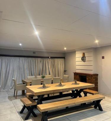 Emalahleni Maison | Mogoma Guesthouse
