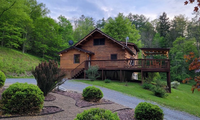 Nisbet Maison | Mohawk Mountain Lodge