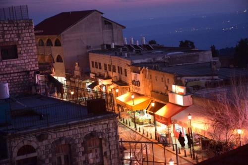 Safed Old City Cabine | Mol Hahr