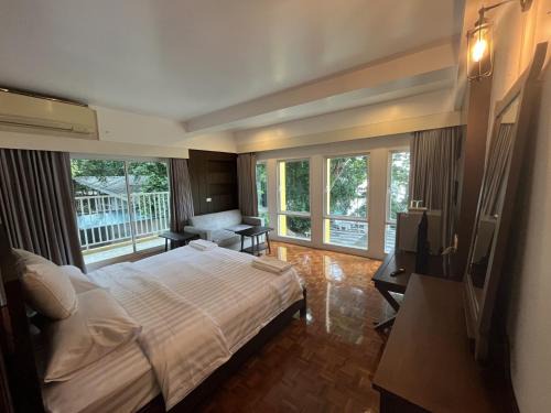North Pattaya Cabine | Molecular cloud