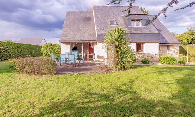 Saint-Juvat Maison | Molinae - Three Bedroom House, Sleeps 6