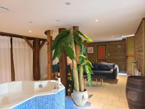 Saint-Leonard-de-Noblat Appartement | Mon Jacuzzi privé sur les pas de Compostelle