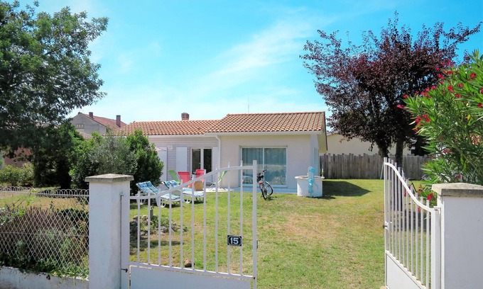 Saint-Vivien-de-Medoc Maison | Mon Poussin by Interhome