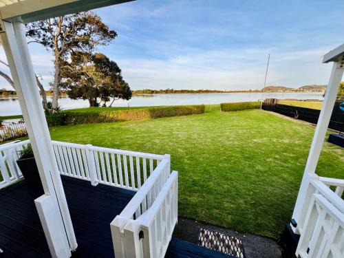 Athenree Maison | Monarch Cottage on the Estuary