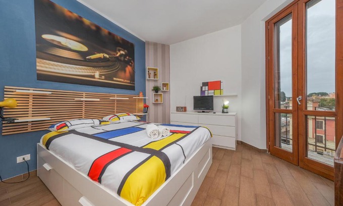 Prenestino-Labicano Appartement | Mondrian House