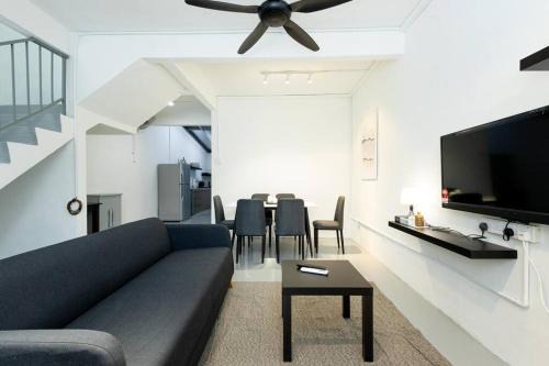 Taman Pakatan Maison | Mono Ipoh - Bercham, 2 parking, sleep 10, Lost World Tambun