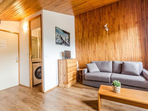 Montchavin Appartement | Montchavin: Studio cabine rénové équipé 3/4 pers, parking, proche pistes et commerces - FR-1-329-17