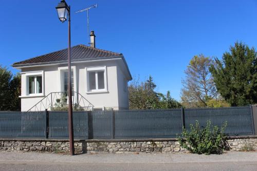 Montcuq Maison | Montcuq, maison avec vue sur la Tour, classé 3*