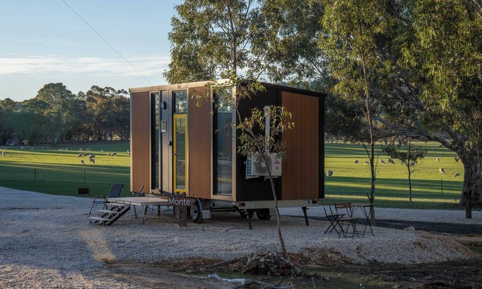 Warrenmang Maison | Monte at Sheltered Paddock by Tiny Away