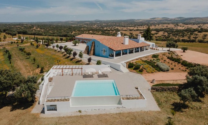 Vila Vicosa Cabine | Monte dos Cordeiros