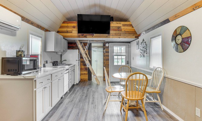 Montezuma Cabine | Montezuma Vacation Rental with Fire Pit Access!