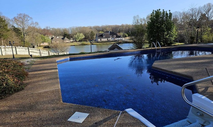 Southaven Maison | MONTHLY STAYS-Breathtaking 8 BR Retreat with Private Pool, Lake View, & Backyard