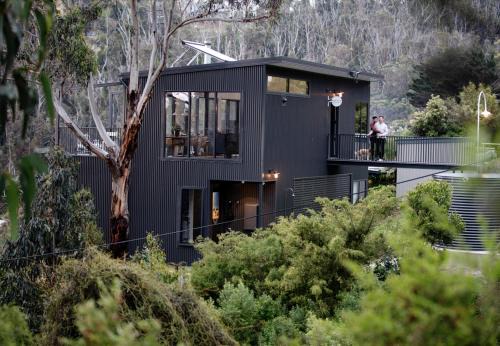 Separation Creek Maison | Months and Seasons - Momentary Escapes - Coastal House