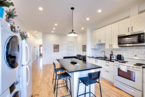 Sainte-Marie Appartement | Montreal Vacation & Attractions Home by Downtown & Plateau