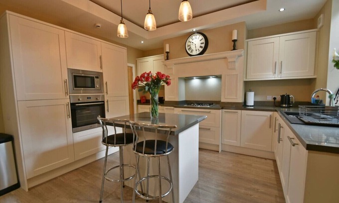 Burnley Maison | Luxe 8 chambres 4 salle de bain - Centre de Burnley