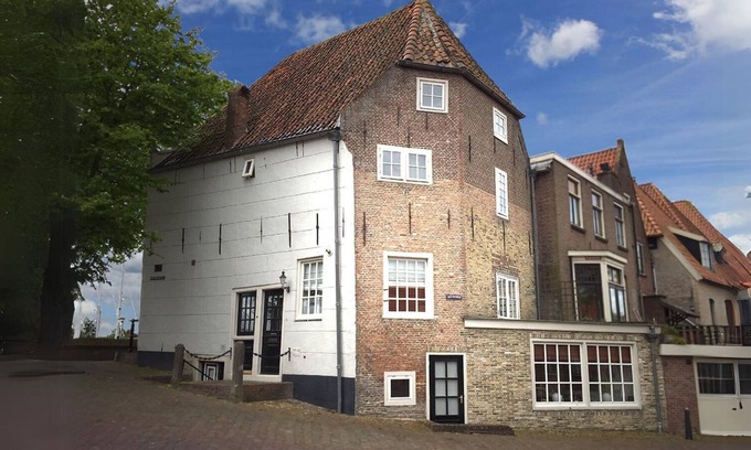 Medemblik Maison | Maison monumentale dans le vieux centre et sur le port. Emplacement unique et luxueux!