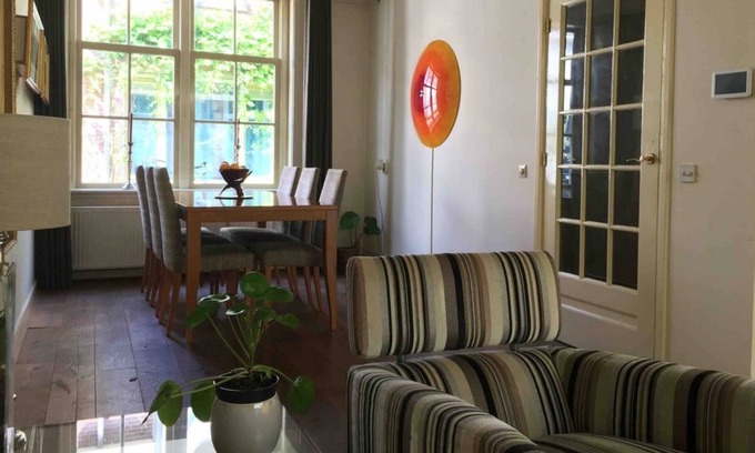 Utrecht City Center Maison | Maison monumentale avec terrasse sur le toit ensoleillée et petit-déjeuner