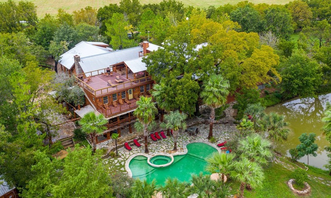 Satin Cabine | Moon River Ranch