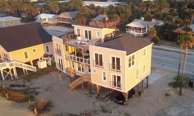 Edisto Island Maison | Moon Tide|Oceanfront Showplace|Dog Friendly|Elevator|Rooftop Deck|Family-Friendly Amenities