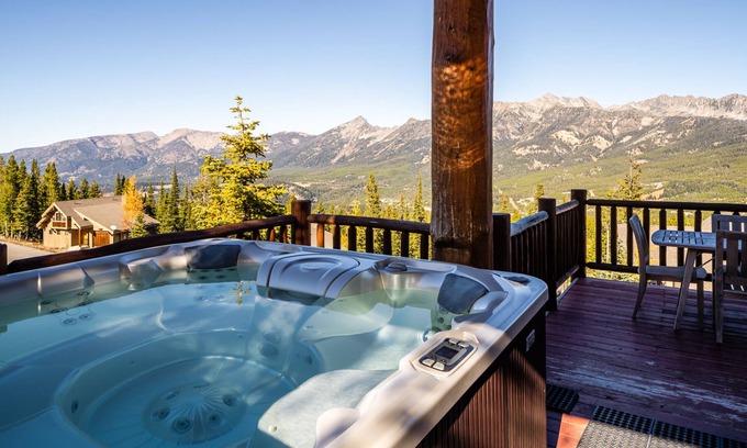 Big Sky Maison | Cowboy Heaven Mountain Home! Ski in / ski out, accès au bassin au clair de lune!