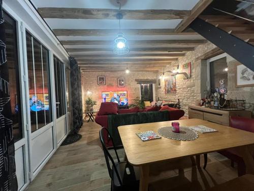 Courchamps Maison | Moonlight cottage france